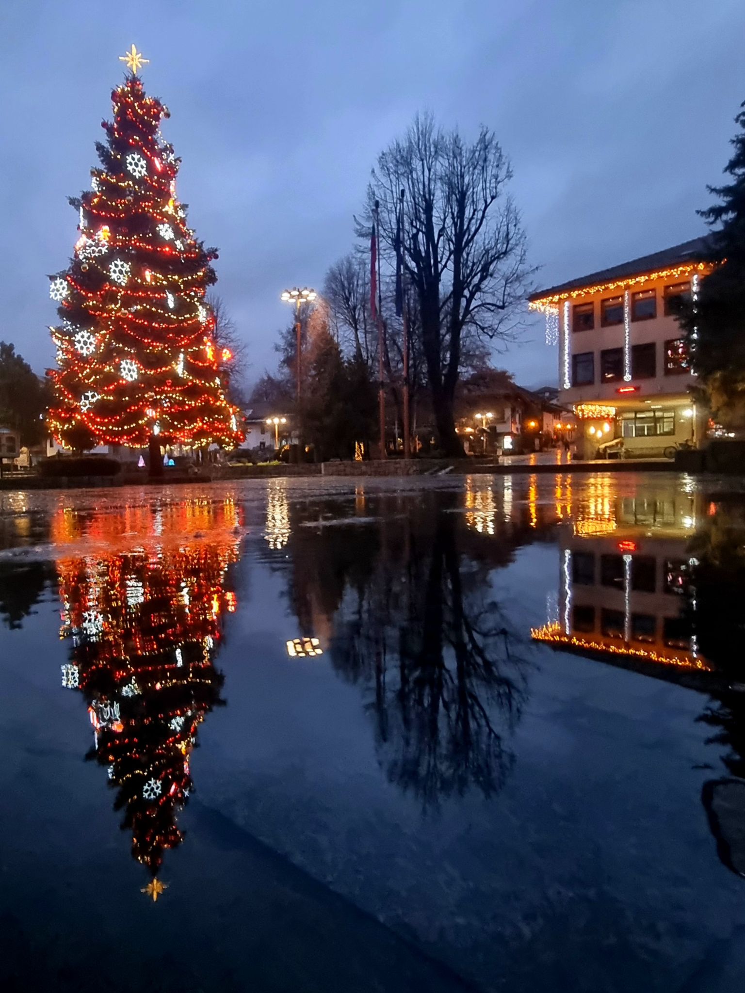 photo of a rainy morning in Bansko square with the Christmas tree lights